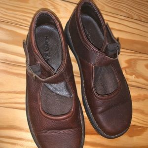 Brown leather Mary Jane shoes